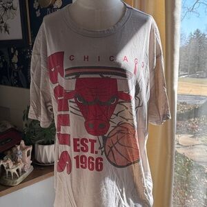 NBA Chicago Bulls Graphic Tee - Cream and Red